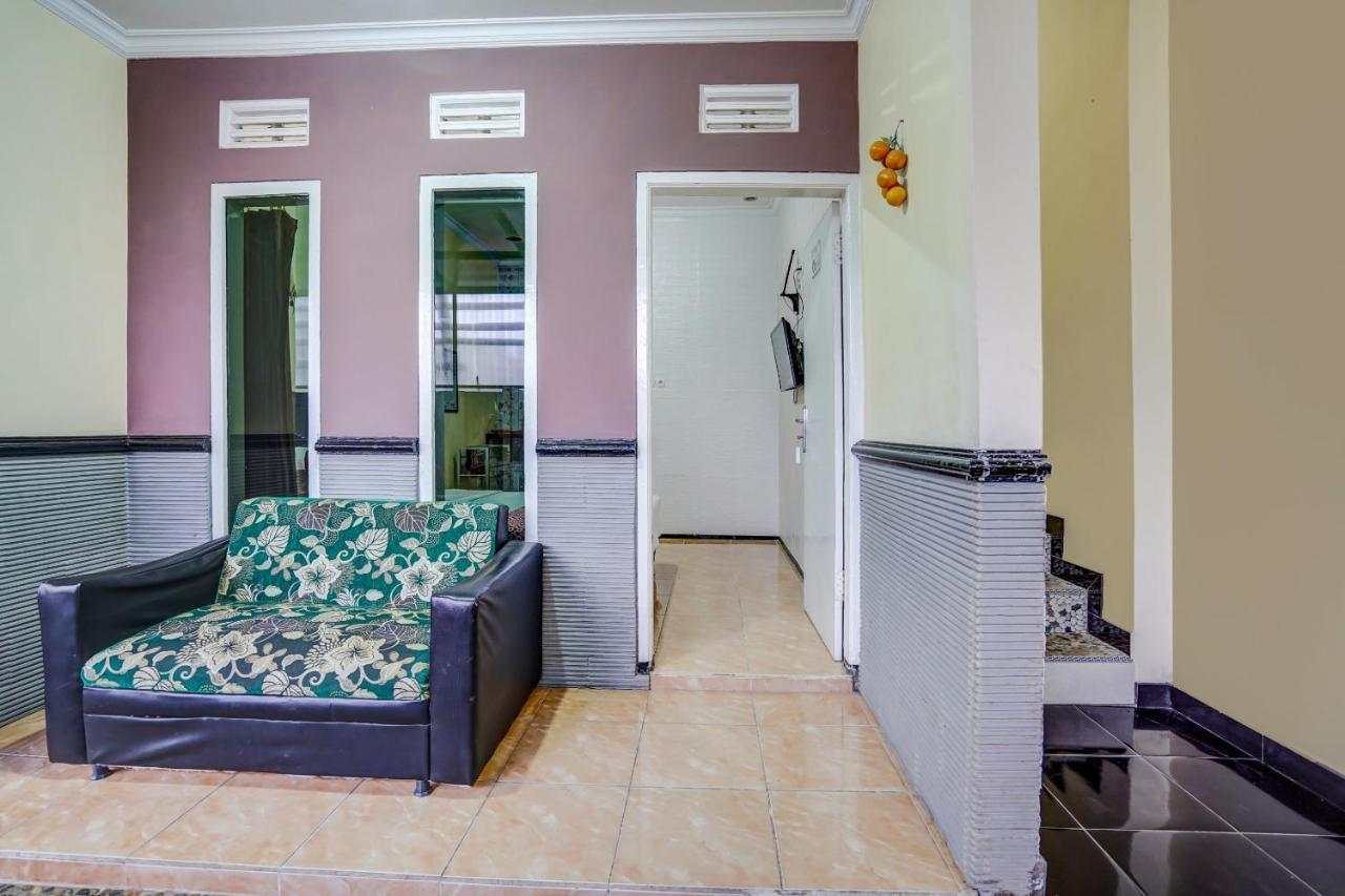 Super Oyo 90642 Lancar Homestay Syariah Tlekung Eksteriør billede