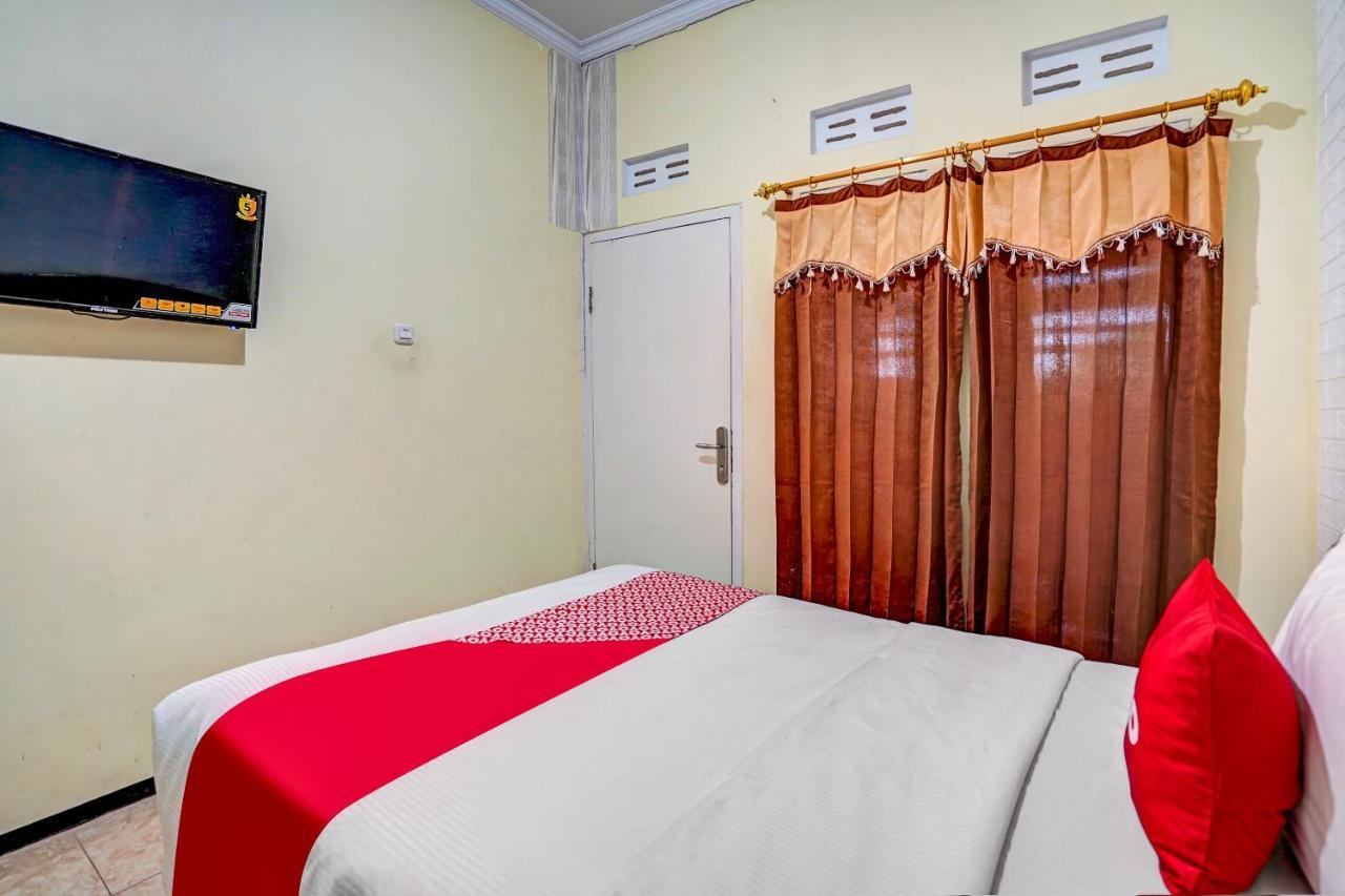 Super Oyo 90642 Lancar Homestay Syariah Tlekung Eksteriør billede