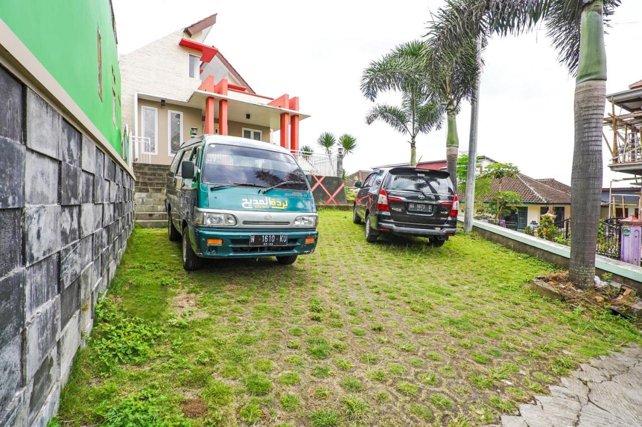 Super Oyo 90642 Lancar Homestay Syariah Tlekung Eksteriør billede