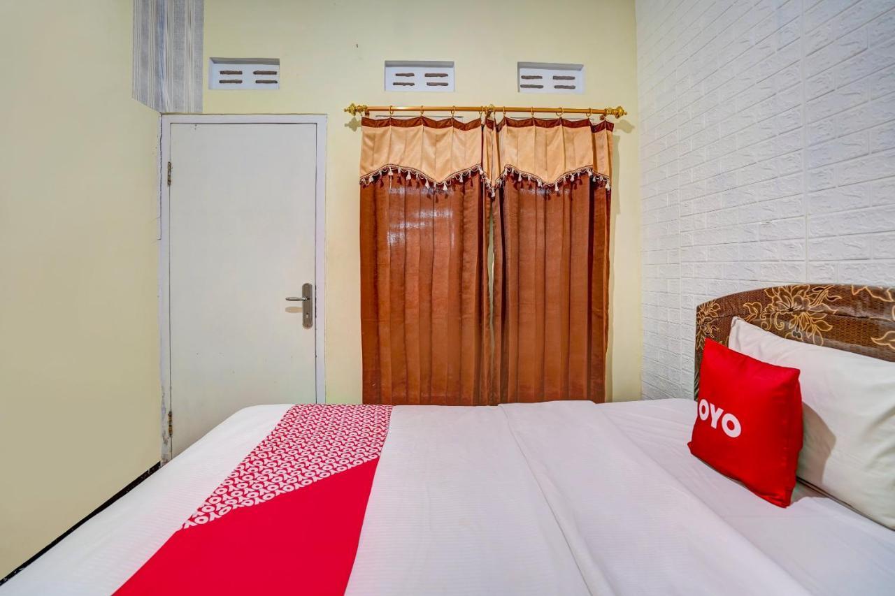 Super Oyo 90642 Lancar Homestay Syariah Tlekung Eksteriør billede