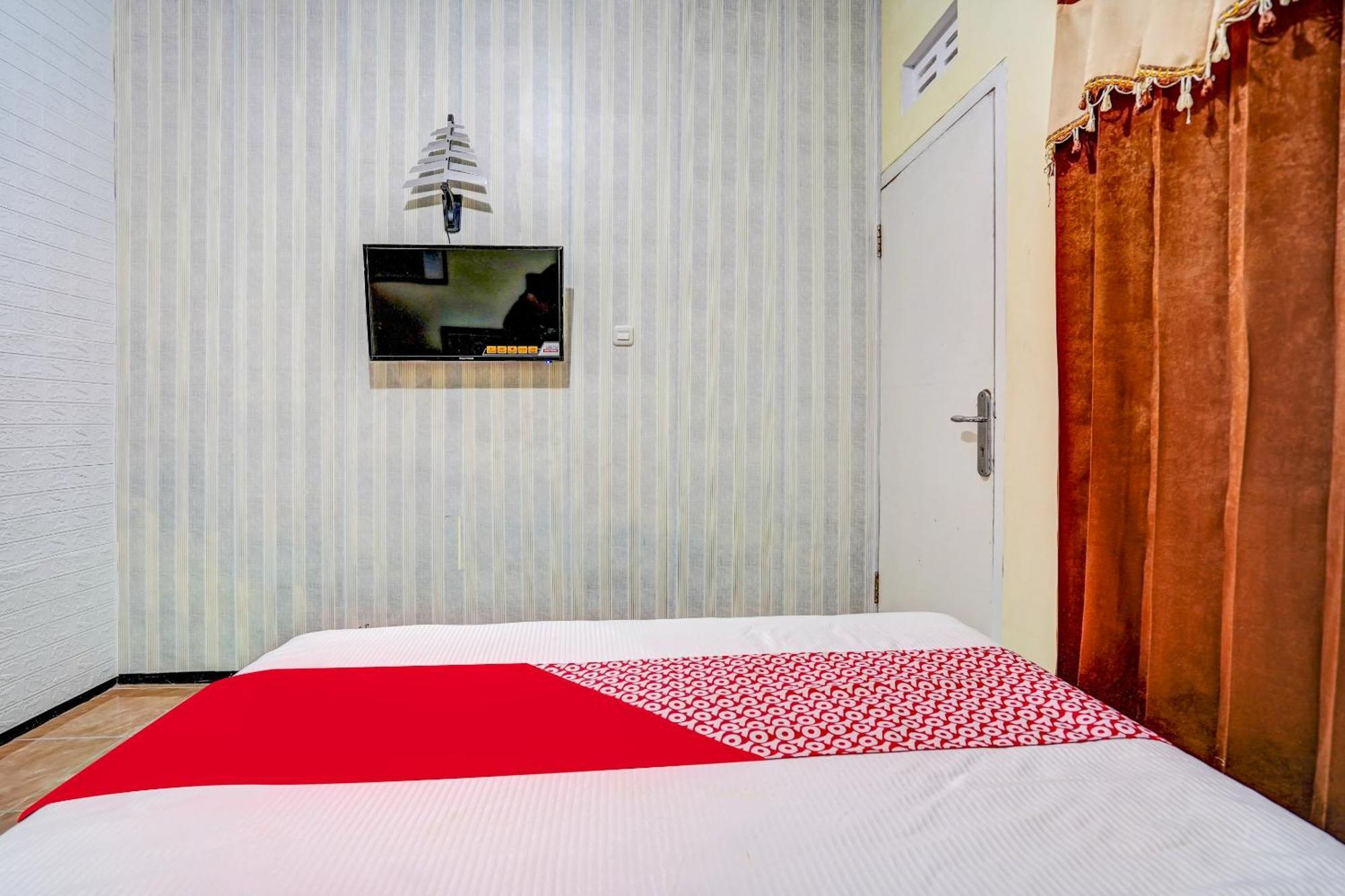 Super Oyo 90642 Lancar Homestay Syariah Tlekung Eksteriør billede