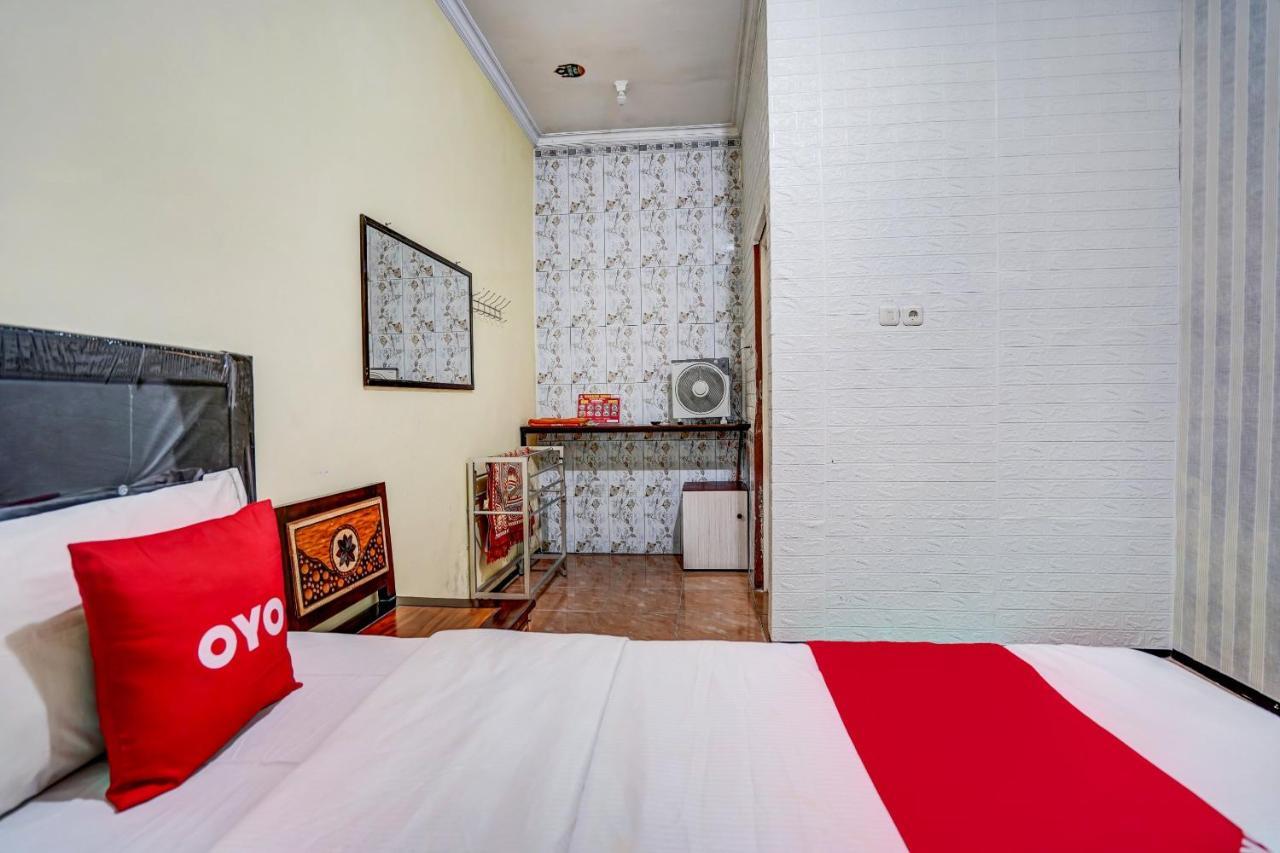 Super Oyo 90642 Lancar Homestay Syariah Tlekung Eksteriør billede