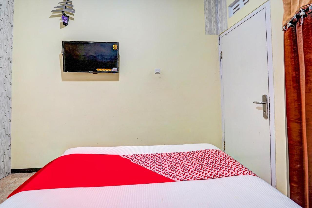 Super Oyo 90642 Lancar Homestay Syariah Tlekung Eksteriør billede